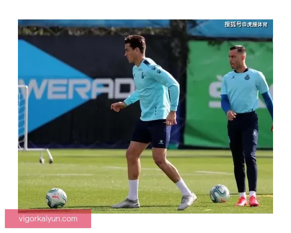 新赛季海报发布引发关注,球队目标与战略逐渐揭晓 新赛季海报发布引发关注,球队目标与战略逐渐揭晓